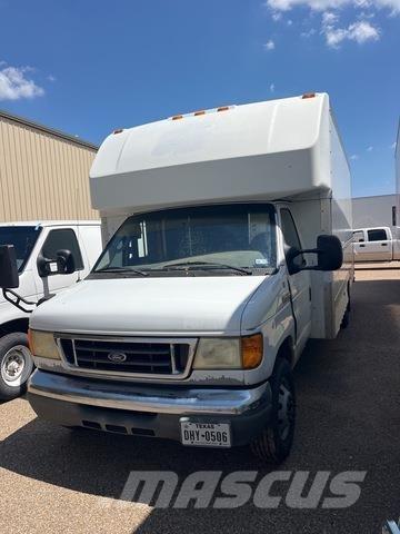 Ford E-350 Utilitaire