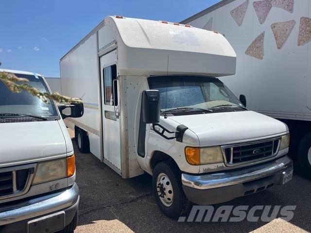 Ford E-350 Utilitaire