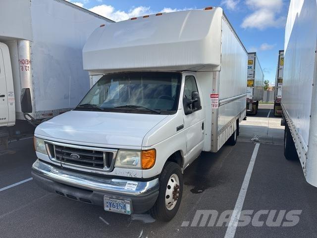 Ford E-350 Fourgon