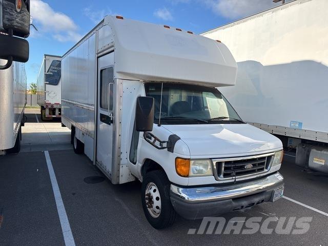 Ford E-350 Fourgon