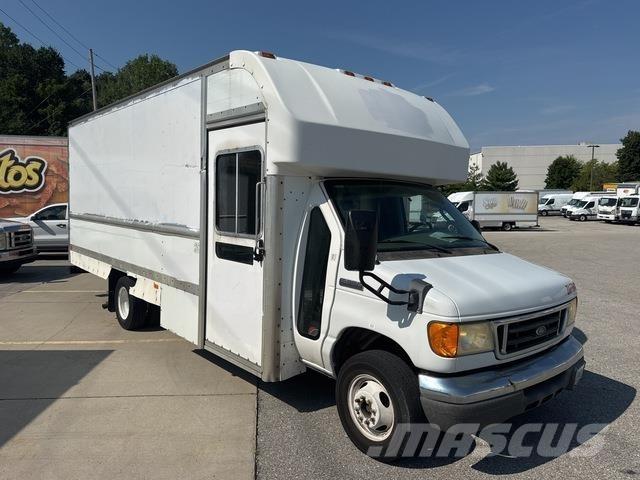 Ford E-350 Utilitaire