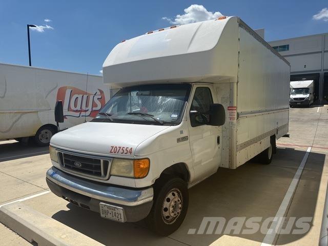 Ford E-350 Fourgon
