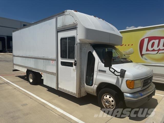 Ford E-350 Fourgon