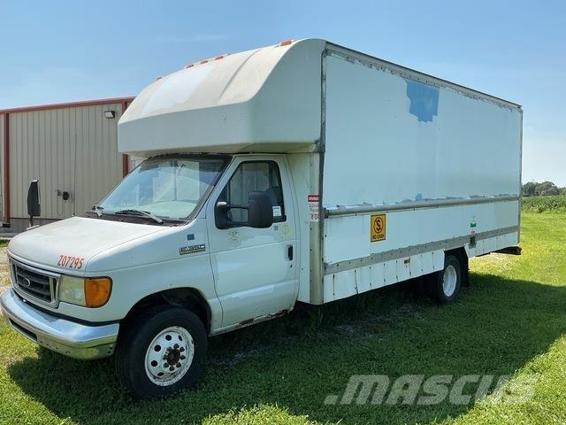 Ford E-350 Utilitaire