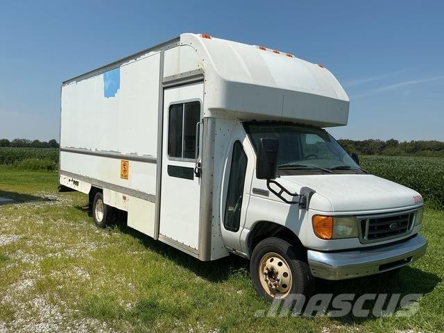 Ford E-350 Utilitaire