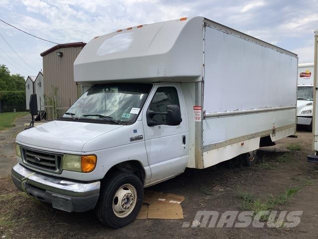 Ford E-350 Fourgon