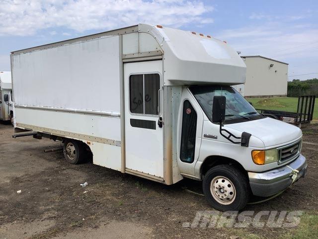 Ford E-350 Fourgon