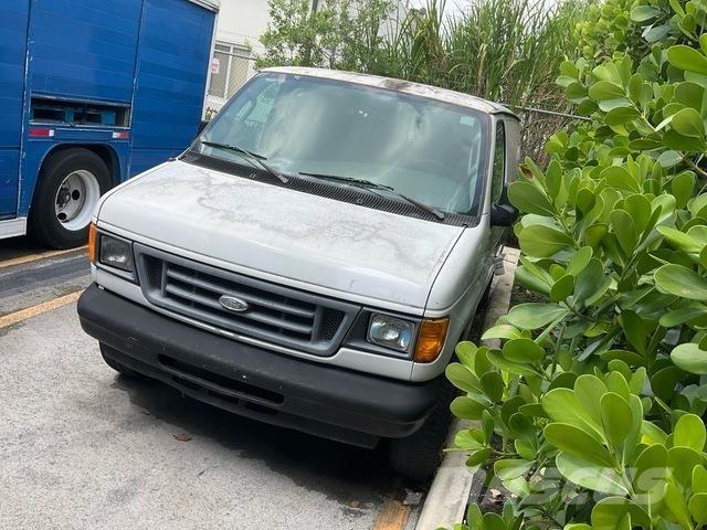 Ford E-350 Utilitaire