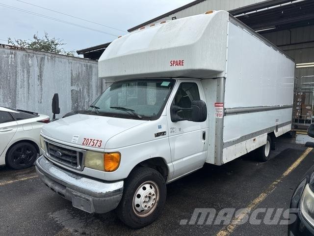 Ford E-350 Fourgon