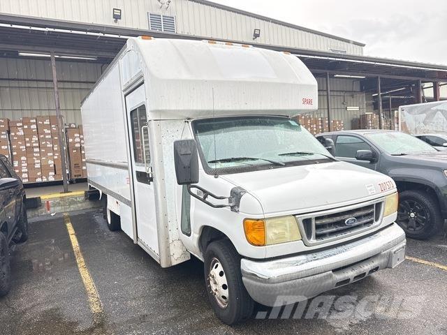 Ford E-350 Fourgon