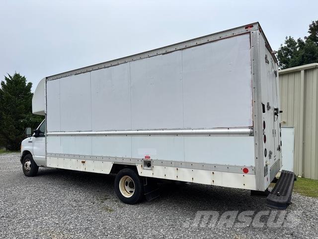 Ford E-350 Utilitaire