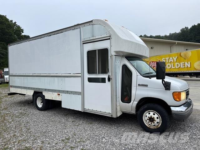 Ford E-350 Utilitaire