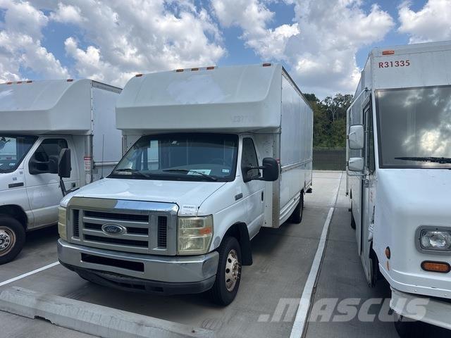 Ford E-350 Fourgon