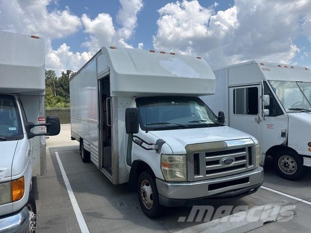 Ford E-350 Fourgon