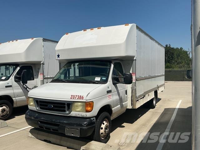 Ford E-350 Fourgon