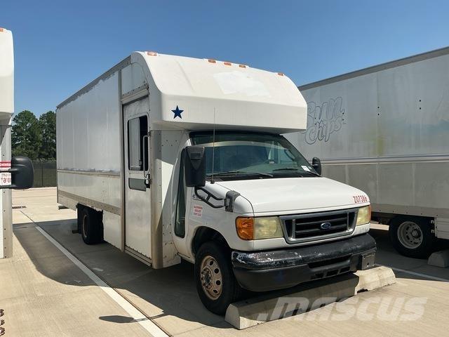 Ford E-350 Fourgon