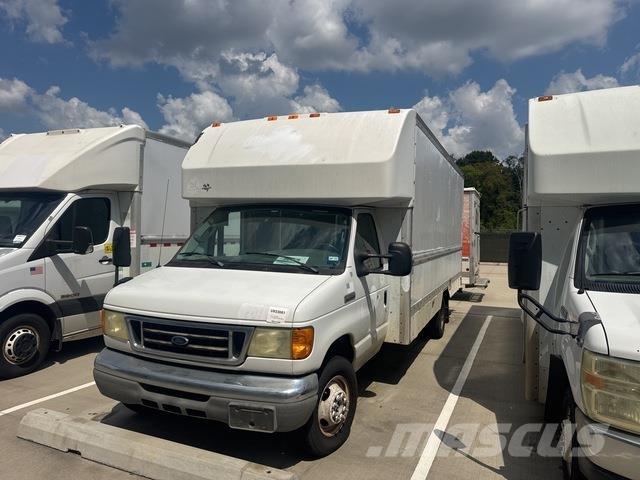 Ford E-350 Fourgon