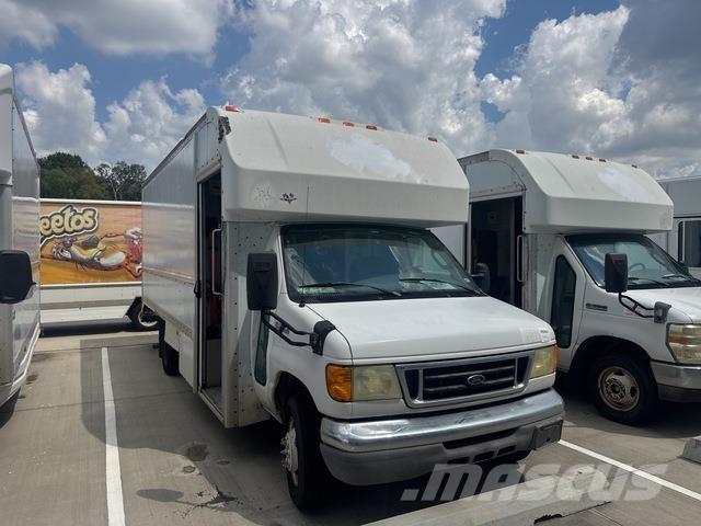 Ford E-350 Fourgon