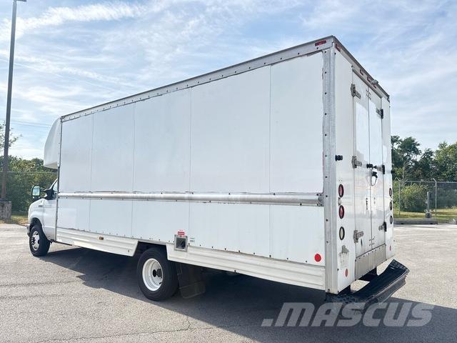 Ford E-350 Fourgon