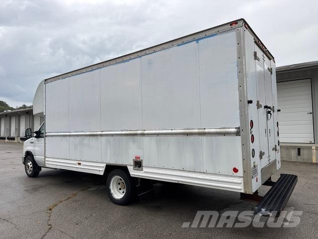 Ford E-350 Utilitaire