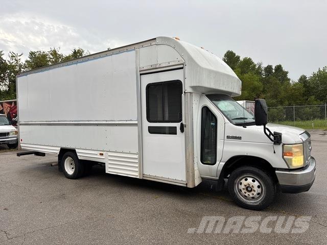 Ford E-350 Utilitaire