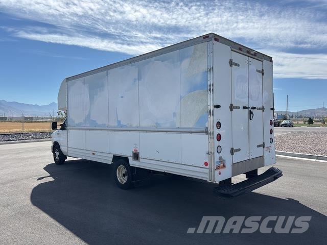 Ford E-350 Fourgon