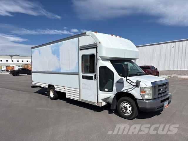 Ford E-350 Fourgon