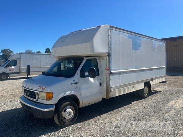 Ford E-350 Fourgon