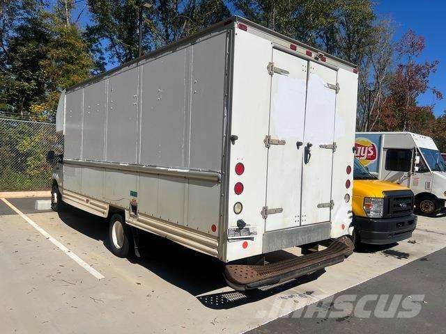 Ford E-350 Utilitaire