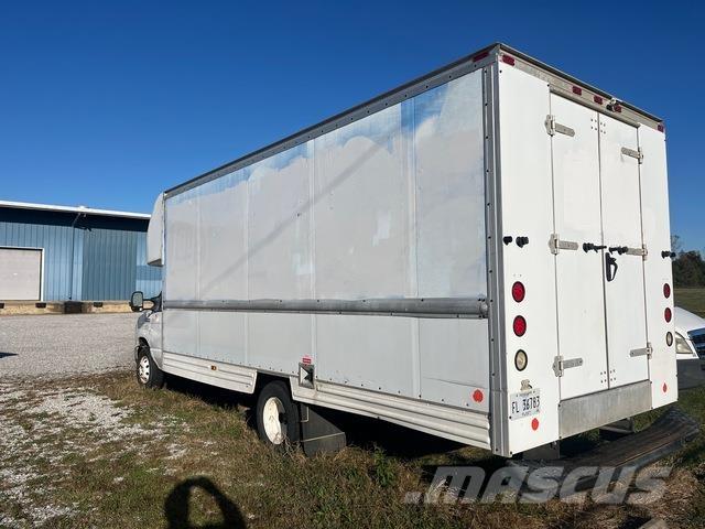 Ford E-350 Utilitaire