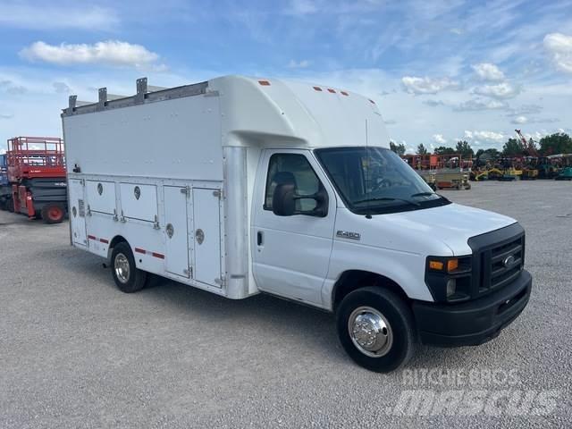 Ford E-450 Utilitaire benne