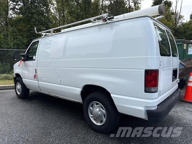 Ford E250 Utilitaire