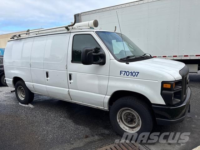 Ford E250 Utilitaire