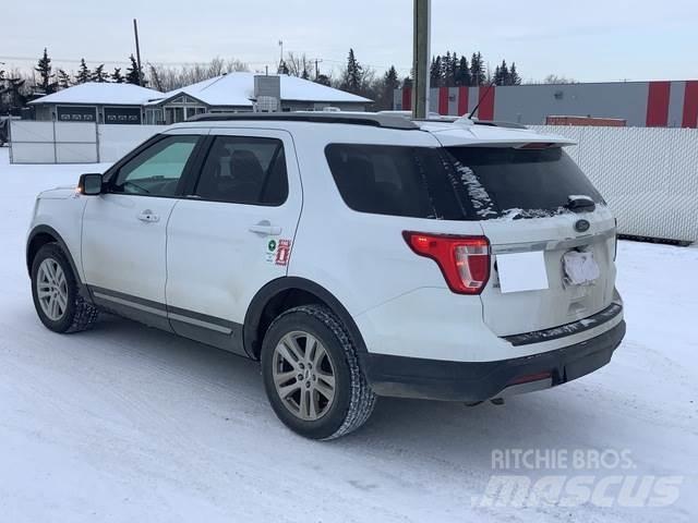 Ford Explorer Voiture