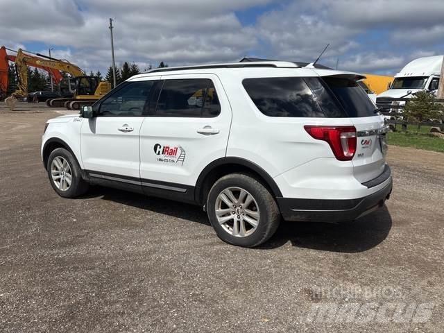 Ford Explorer Voiture