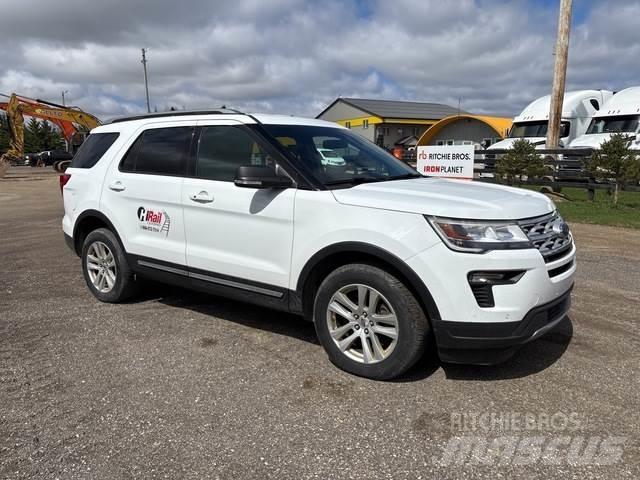 Ford Explorer Voiture