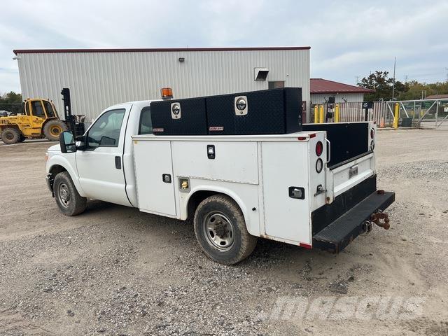 Ford F-250 Utilitaire benne