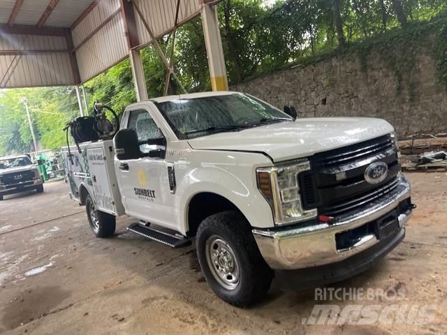 Ford F-250 Utilitaire benne