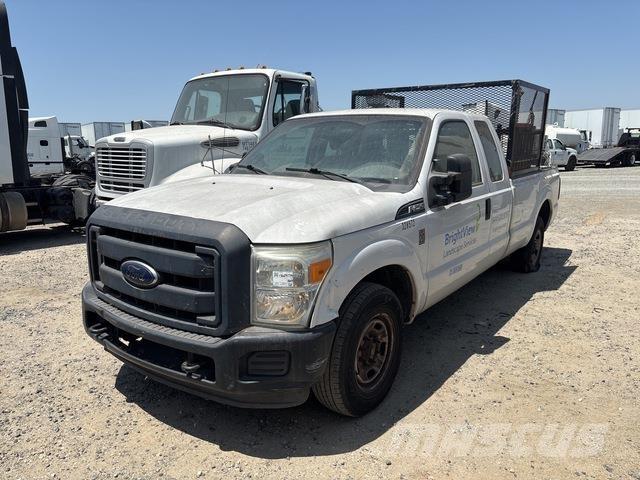 Ford F-250 Utilitaire benne