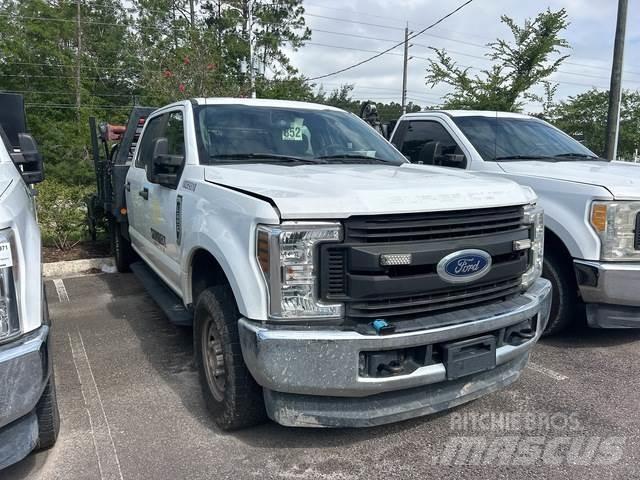 Ford F-250 Camion plateau