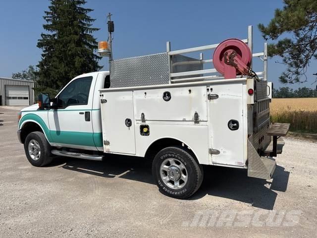Ford F-250 Utilitaire benne