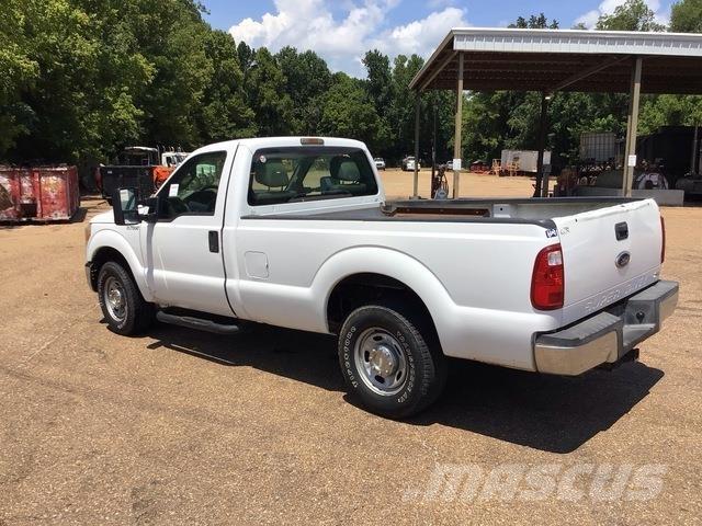 Ford F-250 Utilitaire benne