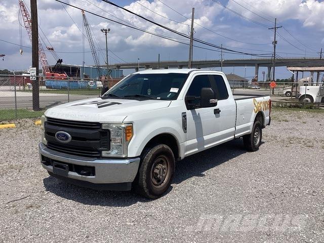 Ford F-250 Utilitaire benne