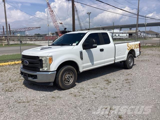 Ford F-250 Utilitaire benne