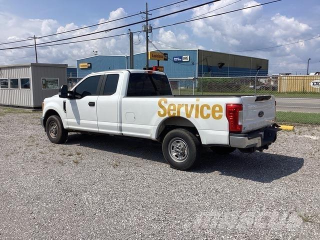 Ford F-250 Utilitaire benne