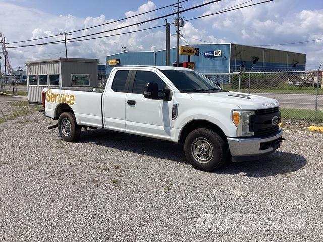 Ford F-250 Utilitaire benne