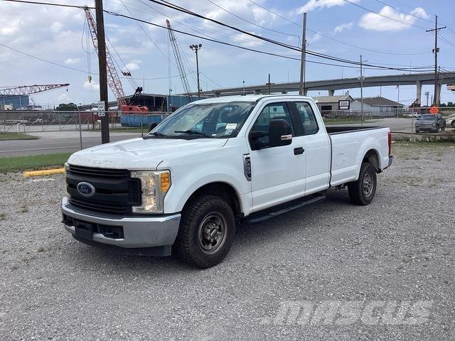 Ford F-250 Utilitaire benne