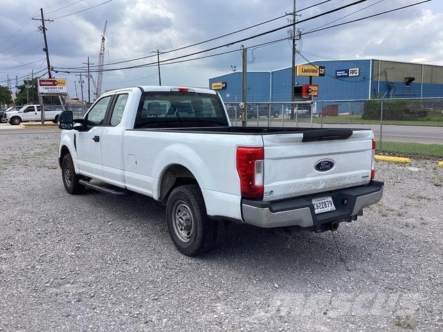 Ford F-250 Utilitaire benne