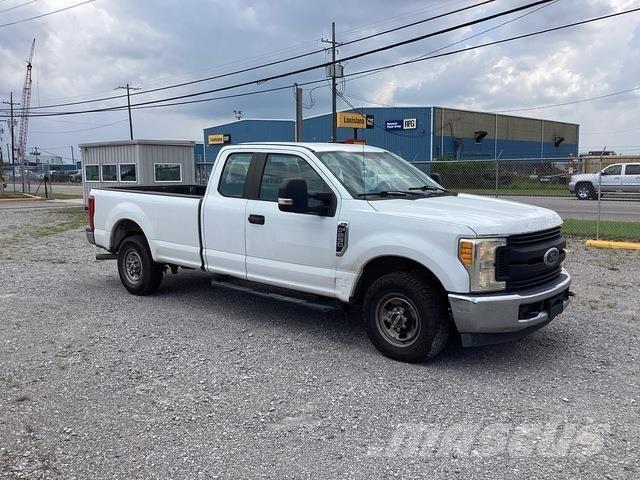 Ford F-250 Utilitaire benne