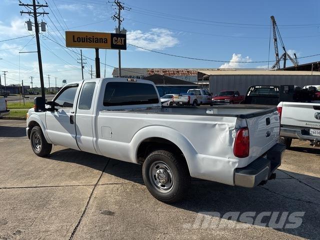 Ford F-250 Utilitaire benne